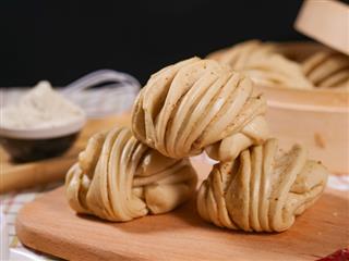 芝麻碎熟油花卷